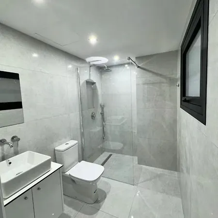 Apartment Modern One-bedroom With Balcony In