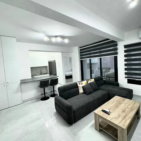Apartment Modern One-bedroom With Balcony In
