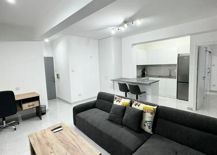 Modern One-bedroom With Balcony In Apartamento